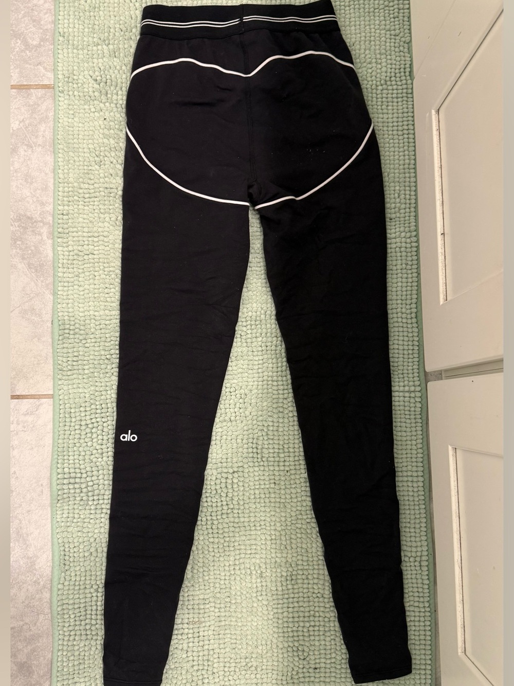 ALO Yoga Black Leggings AND sports bra with White Trim - Picture 4 of 7